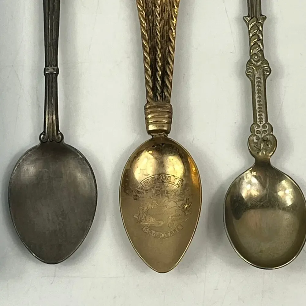 Unbranded vintage souvenir